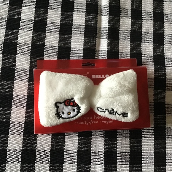 New THE CREME SHOP X HELLO KITTY Plush Spa Headband red and white - Picture 1 of 4